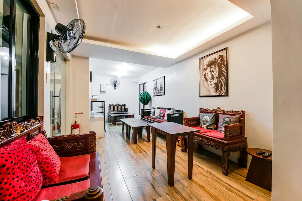 Oyo 136 Regal Residences Quezon City Exteriör bild