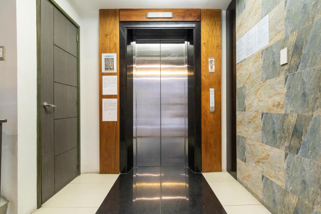 Oyo 136 Regal Residences Quezon City Exteriör bild